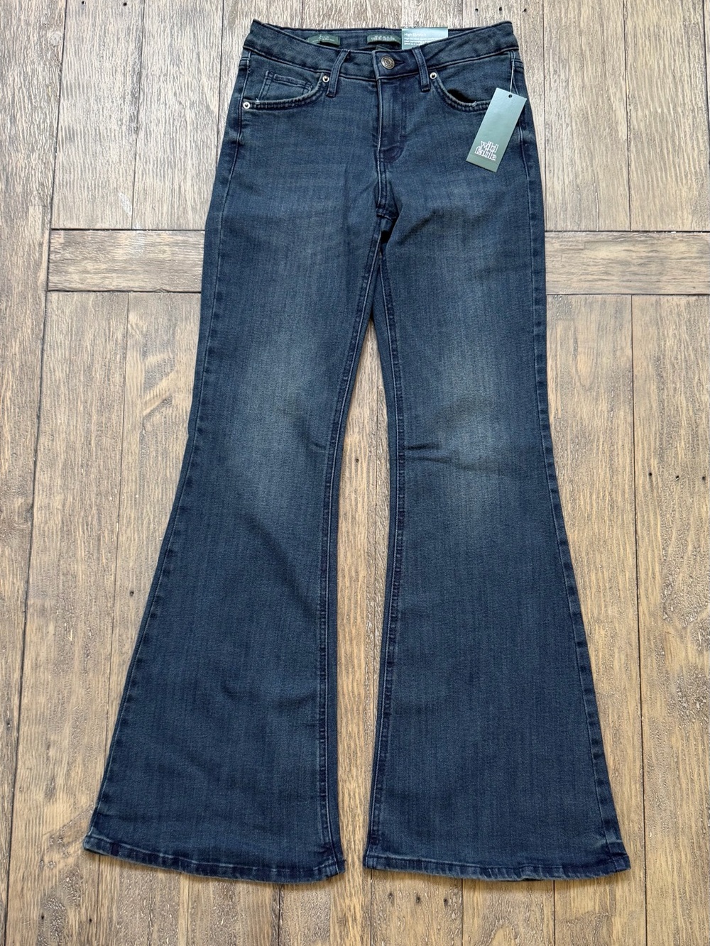 Wild Fable Women’s High Stretch Mid Rise Flare Jeans Size 2/32” Inseam New